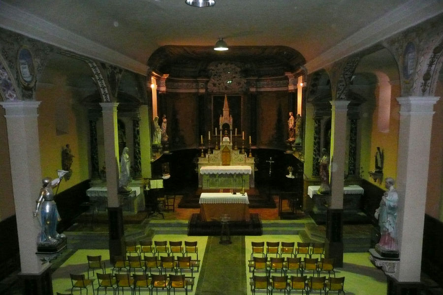 Intérieur de l'église de Montségur