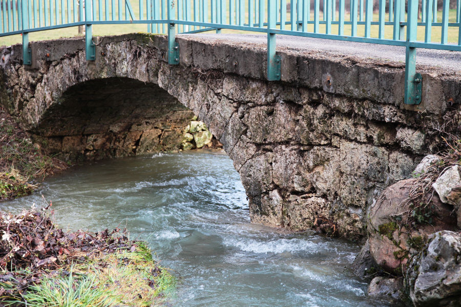 Pont en tuf, Roquefort-les-Cascades