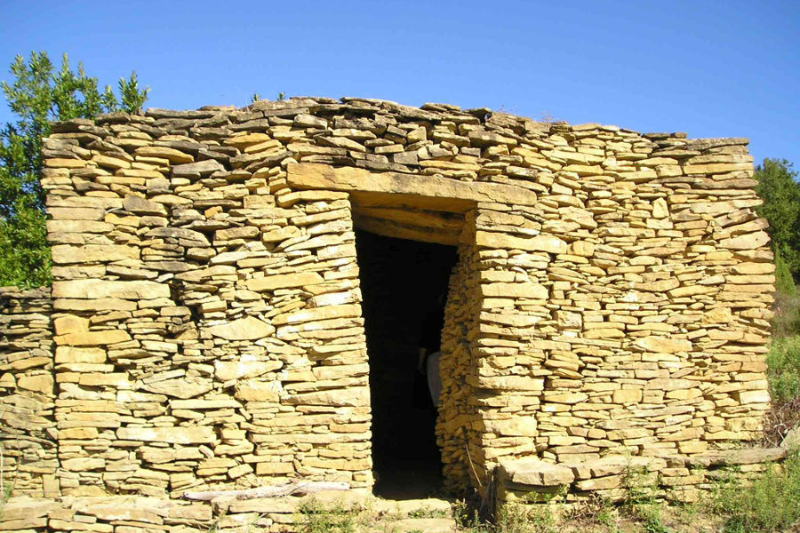 Cabane en pierres sches, Camon