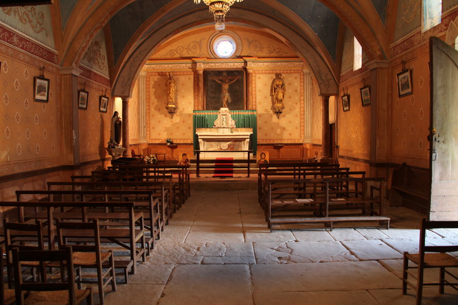 Intérieur de l'église de Bénaix