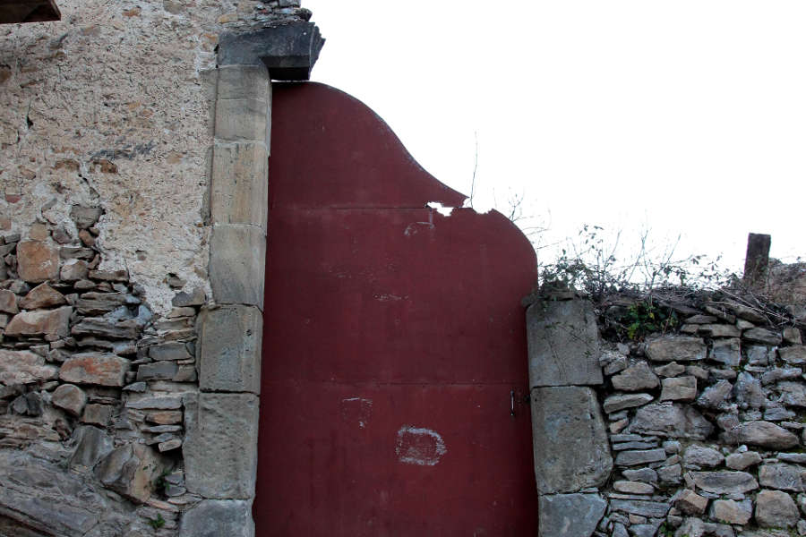 vestiges de l'ancienne porte du manoir