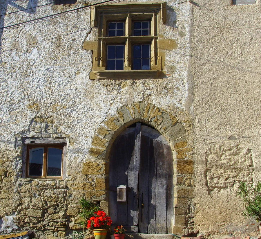 Maison avec fentre  meneaux