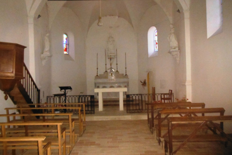 Intérieur de l'église de Cazals des Bayles