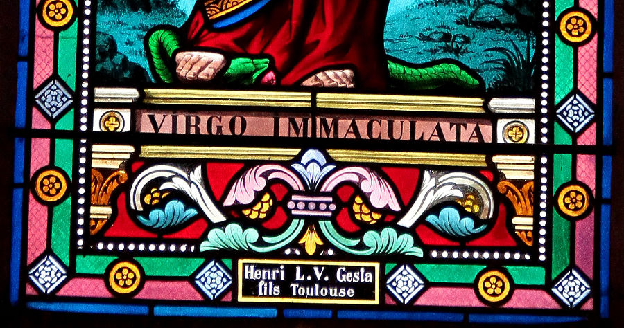 Signature de Henri L.V Gesta fils sur la bas du vitrail