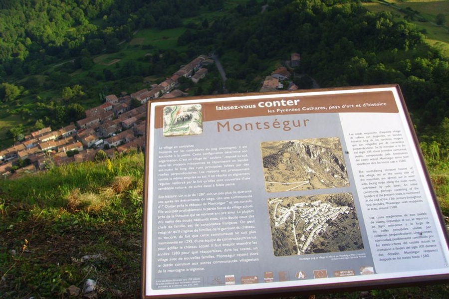 Panneau sur l'organisation du village, Montségur