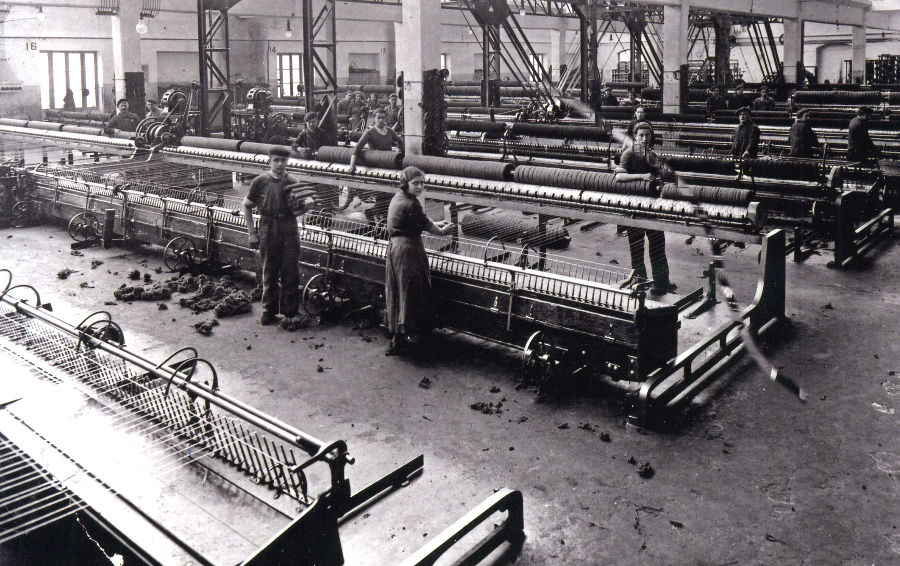 Intrieur de l'usine Ricalens en 1935