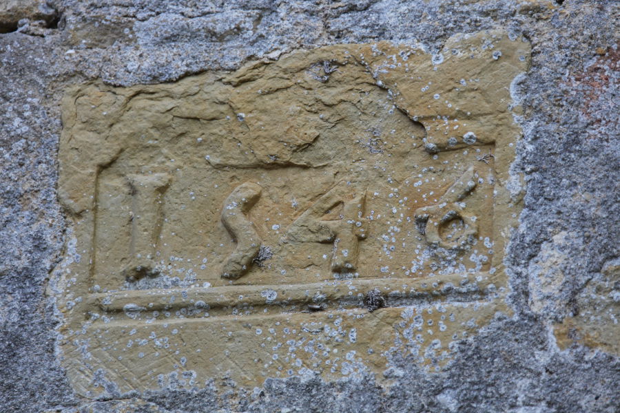 Inscription portant la date de 1546, mur sud de la trave de choeur