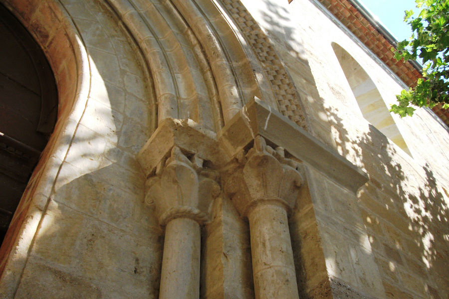 Porte sud de l'église (détail)
