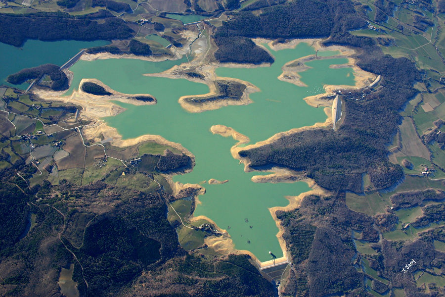 Lac de Montbel en période de basses eaux